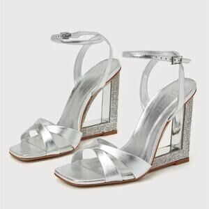 Brand New Schutz 4" Size 8B Silver Sequin Strappy Sandal Heels